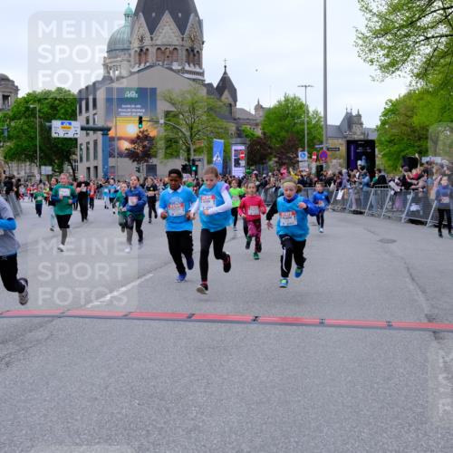 25.04.2026 - Das Zehntel Tim E. http://msf.ph/oto/9576393 25.04.2026 10:56:45 Ziel 5441, 5531, 5617, 5657, 5661, 5709, 5746, 5749, 5764, 5854, 5855, 5856, 5929, 6149, 6187, 6207, 6279, 6294, 6309, 6477, 6482, 6502, 6530, 6551, 6619, 6627, 6628, 6637, 6644, 6645, 6652, 6655, 6670, 6859, 6873, 6882, 6903, 6915, 6996, 7008, 7072, 7125, 7141, 7576, 7594, 7665, 7714, 7727, 7802, 7888, 7932, 7947, 7959 meine-sportfotos.de