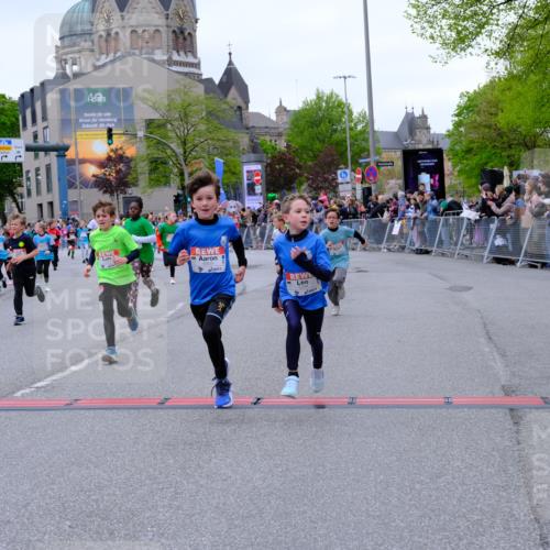 25.04.2026 - Das Zehntel Tim E. http://msf.ph/oto/9576413 25.04.2026 10:56:49 Ziel 5097, 5102, 5441, 5531, 5561, 5617, 5709, 5746, 5749, 5780, 5789, 5855, 5856, 5859, 5867, 5913, 5929, 6118, 6215, 6294, 6309, 6530, 6551, 6619, 6627, 6637, 6644, 6646, 6652, 6655, 6670, 6859, 6873, 6882, 6903, 6915, 6996, 7008, 7072, 7125, 7141, 7302, 7576, 7594, 7607, 7714, 7727, 7811, 7888, 7932, 7947, 7959, 8035 meine-sportfotos.de