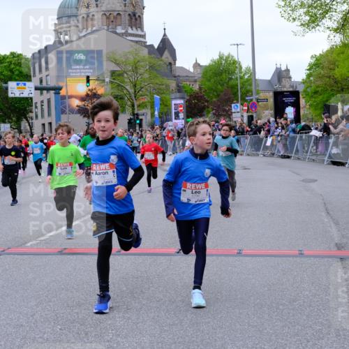 25.04.2026 - Das Zehntel Tim E. http://msf.ph/oto/9576417 25.04.2026 10:56:49 Ziel 5097, 5102, 5441, 5531, 5561, 5617, 5709, 5746, 5749, 5780, 5789, 5855, 5856, 5859, 5867, 5913, 5929, 6118, 6215, 6294, 6309, 6530, 6551, 6619, 6627, 6637, 6644, 6646, 6652, 6655, 6670, 6859, 6873, 6882, 6903, 6915, 6996, 7008, 7072, 7125, 7141, 7302, 7576, 7594, 7607, 7714, 7727, 7811, 7888, 7932, 7947, 7959, 8035 meine-sportfotos.de
