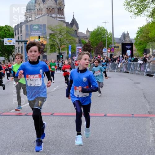 25.04.2026 - Das Zehntel Tim E. http://msf.ph/oto/9576419 25.04.2026 10:56:49 Ziel 5097, 5102, 5441, 5531, 5561, 5617, 5709, 5746, 5749, 5780, 5789, 5855, 5856, 5859, 5867, 5913, 5929, 6118, 6215, 6294, 6309, 6530, 6551, 6619, 6627, 6637, 6644, 6646, 6652, 6655, 6670, 6859, 6873, 6882, 6903, 6915, 6996, 7008, 7072, 7125, 7141, 7302, 7576, 7594, 7607, 7714, 7727, 7811, 7888, 7932, 7947, 7959, 8035 meine-sportfotos.de