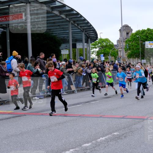 25.04.2026 - Das Zehntel Tim E. http://msf.ph/oto/9576451 25.04.2026 10:56:58 Ziel 5097, 5102, 5290, 5308, 5386, 5463, 5561, 5735, 5780, 5789, 5804, 5839, 5859, 5861, 5867, 5913, 6118, 6130, 6132, 6133, 6143, 6215, 6280, 6646, 6861, 6891, 7060, 7291, 7302, 7537, 7560, 7607, 7639, 7705, 7711, 7811, 8020, 8035 meine-sportfotos.de