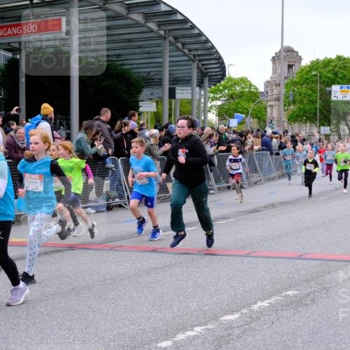 25.04.2026 - Das Zehntel Tim E. http://msf.ph/oto/9576459 25.04.2026 10:57:00 Ziel 5093, 5097, 5290, 5308, 5386, 5463, 5561, 5735, 5780, 5789, 5804, 5839, 5859, 5861, 5867, 6130, 6132, 6133, 6143, 6280, 6820, 6852, 6861, 6891, 7060, 7291, 7302, 7497, 7509, 7537, 7553, 7557, 7560, 7639, 7705, 7711, 7811, 7861, 8020 meine-sportfotos.de