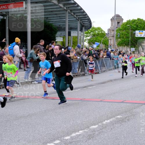 25.04.2026 - Das Zehntel Tim E. http://msf.ph/oto/9576461 25.04.2026 10:57:00 Ziel 5093, 5097, 5290, 5308, 5386, 5463, 5561, 5735, 5780, 5789, 5804, 5839, 5859, 5861, 5867, 6130, 6132, 6133, 6143, 6280, 6820, 6852, 6861, 6891, 7060, 7291, 7302, 7497, 7509, 7537, 7553, 7557, 7560, 7639, 7705, 7711, 7811, 7861, 8020 meine-sportfotos.de
