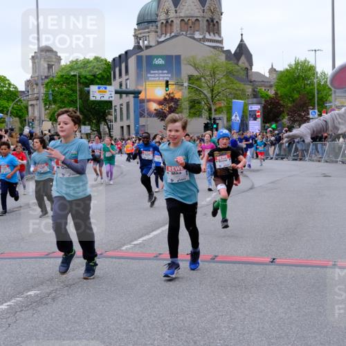 25.04.2026 - Das Zehntel Tim E. http://msf.ph/oto/9576482 25.04.2026 10:57:04 Ziel 5093, 5290, 5308, 5384, 5386, 5451, 5463, 5804, 5839, 6004, 6122, 6126, 6130, 6132, 6133, 6228, 6234, 6275, 6280, 6413, 6820, 6852, 6861, 6891, 7060, 7291, 7497, 7509, 7537, 7553, 7557, 7560, 7583, 7639, 7705, 7711, 7861, 7926, 7962, 7987, 8020 meine-sportfotos.de