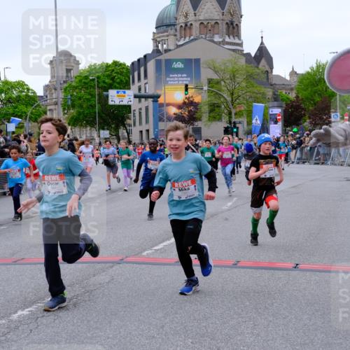 25.04.2026 - Das Zehntel Tim E. http://msf.ph/oto/9576484 25.04.2026 10:57:04 Ziel 5093, 5290, 5308, 5384, 5386, 5451, 5463, 5804, 5839, 6004, 6122, 6126, 6130, 6132, 6133, 6228, 6234, 6275, 6280, 6413, 6820, 6852, 6861, 6891, 7060, 7291, 7497, 7509, 7537, 7553, 7557, 7560, 7583, 7639, 7705, 7711, 7861, 7926, 7962, 7987, 8020 meine-sportfotos.de