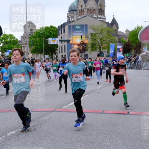 25.04.2026 - Das Zehntel Tim E. http://msf.ph/oto/9576485 25.04.2026 10:57:04 Ziel 5093, 5290, 5308, 5384, 5386, 5451, 5463, 5804, 5839, 6004, 6122, 6126, 6130, 6132, 6133, 6228, 6234, 6275, 6280, 6413, 6820, 6852, 6861, 6891, 7060, 7291, 7497, 7509, 7537, 7553, 7557, 7560, 7583, 7639, 7705, 7711, 7861, 7926, 7962, 7987, 8020 meine-sportfotos.de