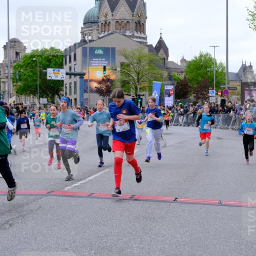 25.04.2026 - Das Zehntel Tim E. http://msf.ph/oto/9576499 25.04.2026 10:57:09 Ziel 5093, 5290, 5302, 5308, 5384, 5401, 5409, 5419, 5437, 5451, 5463, 5678, 5830, 6004, 6122, 6126, 6228, 6234, 6275, 6330, 6413, 6820, 6852, 7427, 7455, 7464, 7497, 7506, 7509, 7537, 7553, 7557, 7560, 7575, 7583, 7705, 7711, 7853, 7861, 7926, 7962, 7987, 8020 meine-sportfotos.de