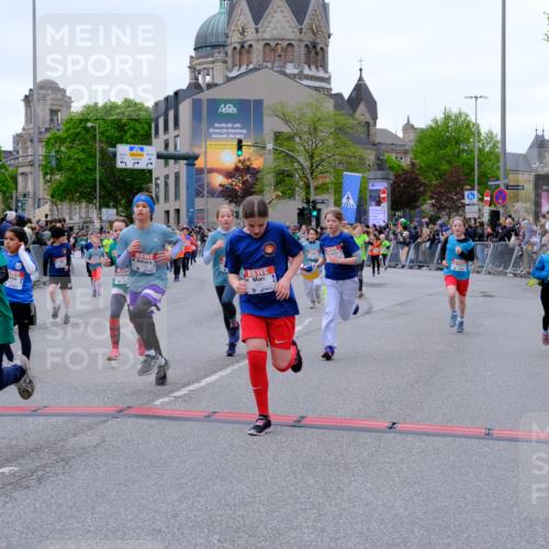 25.04.2026 - Das Zehntel Tim E. http://msf.ph/oto/9576500 25.04.2026 10:57:09 Ziel 5093, 5290, 5302, 5308, 5384, 5401, 5409, 5419, 5437, 5451, 5463, 5678, 5830, 6004, 6122, 6126, 6228, 6234, 6275, 6330, 6413, 6820, 6852, 7427, 7455, 7464, 7497, 7506, 7509, 7537, 7553, 7557, 7560, 7575, 7583, 7705, 7711, 7853, 7861, 7926, 7962, 7987, 8020 meine-sportfotos.de