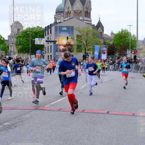 25.04.2026 - Das Zehntel Tim E. http://msf.ph/oto/9576501 25.04.2026 10:57:09 Ziel 5093, 5290, 5302, 5308, 5384, 5401, 5409, 5419, 5437, 5451, 5463, 5678, 5830, 6004, 6122, 6126, 6228, 6234, 6275, 6330, 6413, 6820, 6852, 7427, 7455, 7464, 7497, 7506, 7509, 7537, 7553, 7557, 7560, 7575, 7583, 7705, 7711, 7853, 7861, 7926, 7962, 7987, 8020 meine-sportfotos.de
