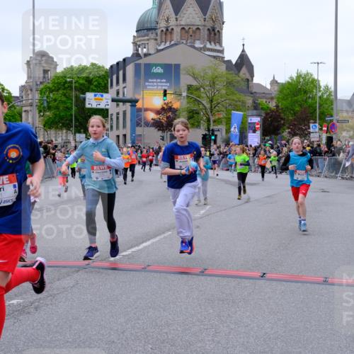 25.04.2026 - Das Zehntel Tim E. http://msf.ph/oto/9576504 25.04.2026 10:57:10 Ziel 5093, 5302, 5384, 5401, 5409, 5419, 5437, 5451, 5463, 5678, 5830, 6004, 6122, 6126, 6228, 6234, 6275, 6330, 6413, 6820, 6852, 7406, 7427, 7455, 7464, 7497, 7506, 7509, 7537, 7553, 7557, 7560, 7575, 7583, 7853, 7861, 7926, 7962, 7987 meine-sportfotos.de
