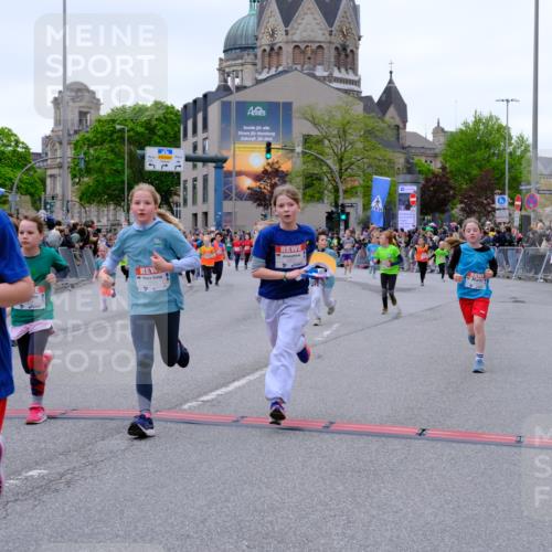 25.04.2026 - Das Zehntel Tim E. http://msf.ph/oto/9576505 25.04.2026 10:57:10 Ziel 5093, 5302, 5384, 5401, 5409, 5419, 5437, 5451, 5463, 5678, 5830, 6004, 6122, 6126, 6228, 6234, 6275, 6330, 6413, 6820, 6852, 7406, 7427, 7455, 7464, 7497, 7506, 7509, 7537, 7553, 7557, 7560, 7575, 7583, 7853, 7861, 7926, 7962, 7987 meine-sportfotos.de