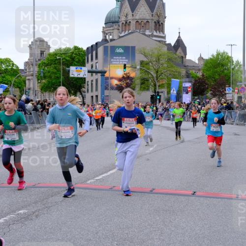 25.04.2026 - Das Zehntel Tim E. http://msf.ph/oto/9576506 25.04.2026 10:57:10 Ziel 5093, 5302, 5384, 5401, 5409, 5419, 5437, 5451, 5463, 5678, 5830, 6004, 6122, 6126, 6228, 6234, 6275, 6330, 6413, 6820, 6852, 7406, 7427, 7455, 7464, 7497, 7506, 7509, 7537, 7553, 7557, 7560, 7575, 7583, 7853, 7861, 7926, 7962, 7987 meine-sportfotos.de
