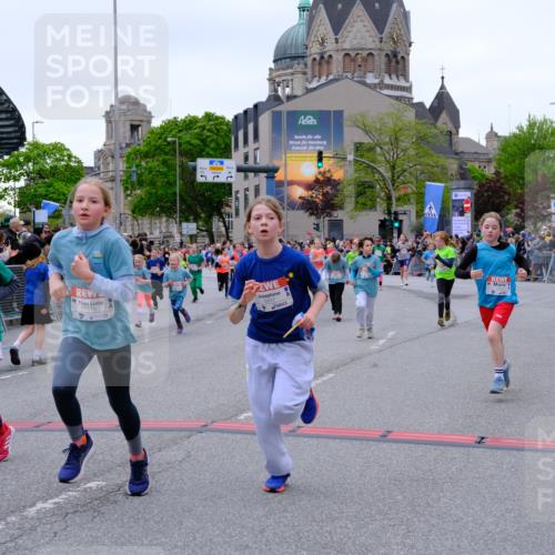 25.04.2026 - Das Zehntel Tim E. http://msf.ph/oto/9576510 25.04.2026 10:57:10 Ziel 5093, 5302, 5384, 5401, 5409, 5419, 5437, 5451, 5463, 5678, 5830, 6004, 6122, 6126, 6228, 6234, 6275, 6330, 6413, 6820, 6852, 7406, 7427, 7455, 7464, 7497, 7506, 7509, 7537, 7553, 7557, 7560, 7575, 7583, 7853, 7861, 7926, 7962, 7987 meine-sportfotos.de