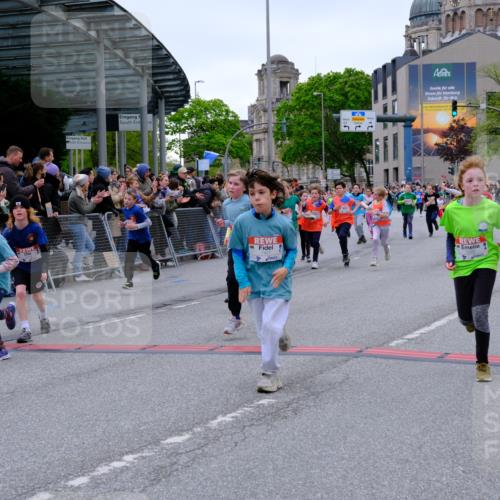 25.04.2026 - Das Zehntel Tim E. http://msf.ph/oto/9576528 25.04.2026 10:57:14 Ziel 5302, 5374, 5384, 5401, 5409, 5419, 5437, 5451, 5522, 5528, 5678, 5821, 5830, 5831, 6004, 6122, 6126, 6330, 6413, 6737, 6751, 6877, 6901, 7065, 7079, 7134, 7224, 7374, 7377, 7396, 7398, 7401, 7406, 7427, 7455, 7464, 7506, 7575, 7583, 7853, 7926, 7958, 7962, 7987 meine-sportfotos.de