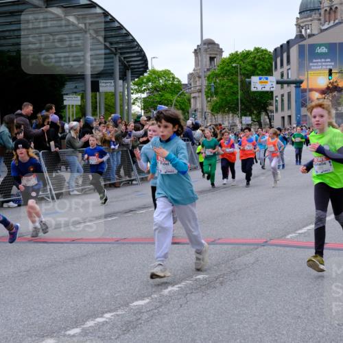 25.04.2026 - Das Zehntel Tim E. http://msf.ph/oto/9576530 25.04.2026 10:57:14 Ziel 5302, 5374, 5384, 5401, 5409, 5419, 5437, 5451, 5522, 5528, 5678, 5821, 5830, 5831, 6004, 6122, 6126, 6330, 6413, 6737, 6751, 6877, 6901, 7065, 7079, 7134, 7224, 7374, 7377, 7396, 7398, 7401, 7406, 7427, 7455, 7464, 7506, 7575, 7583, 7853, 7926, 7958, 7962, 7987 meine-sportfotos.de