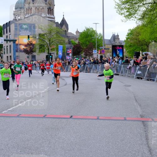 25.04.2026 - Das Zehntel Tim E. http://msf.ph/oto/9576533 25.04.2026 10:57:15 Ziel 5302, 5374, 5384, 5401, 5409, 5419, 5437, 5451, 5522, 5528, 5678, 5821, 5830, 5831, 6004, 6330, 6413, 6728, 6737, 6751, 6877, 6901, 7065, 7079, 7134, 7224, 7374, 7377, 7396, 7398, 7401, 7406, 7413, 7427, 7455, 7464, 7506, 7575, 7583, 7853, 7926, 7958, 7962, 7987 meine-sportfotos.de