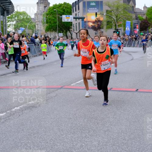 25.04.2026 - Das Zehntel Tim E. http://msf.ph/oto/9576546 25.04.2026 10:57:18 Ziel 5013, 5302, 5374, 5409, 5522, 5528, 5821, 5830, 5831, 6138, 6169, 6175, 6728, 6737, 6751, 6877, 6901, 7065, 7079, 7134, 7222, 7224, 7374, 7377, 7396, 7398, 7401, 7406, 7413, 7427, 7455, 7464, 7506, 7958 meine-sportfotos.de