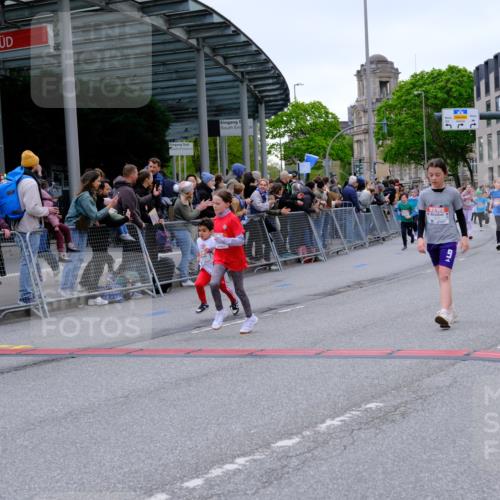 25.04.2026 - Das Zehntel Tim E. http://msf.ph/oto/9576571 25.04.2026 10:57:23 Ziel 5013, 5333, 5338, 5374, 5442, 5522, 5528, 5619, 5821, 5831, 5955, 6120, 6134, 6138, 6169, 6175, 6235, 6335, 6728, 6737, 6751, 6877, 6901, 7065, 7070, 7079, 7134, 7222, 7224, 7374, 7377, 7396, 7398, 7401, 7413, 7682, 7958, 8016 meine-sportfotos.de