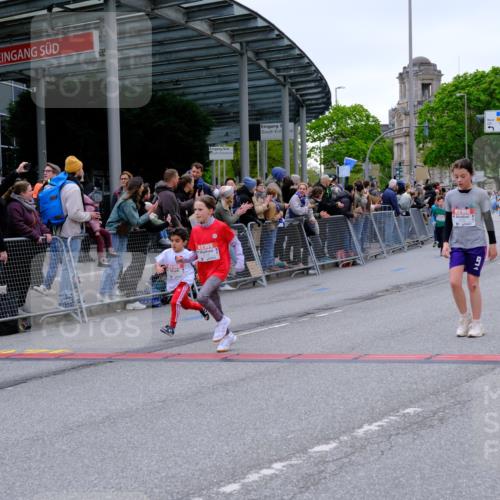 25.04.2026 - Das Zehntel Tim E. http://msf.ph/oto/9576574 25.04.2026 10:57:23 Ziel 5013, 5333, 5338, 5374, 5442, 5522, 5528, 5619, 5821, 5831, 5955, 6120, 6134, 6138, 6169, 6175, 6235, 6335, 6728, 6737, 6751, 6877, 6901, 7065, 7070, 7079, 7134, 7222, 7224, 7374, 7377, 7396, 7398, 7401, 7413, 7682, 7958, 8016 meine-sportfotos.de