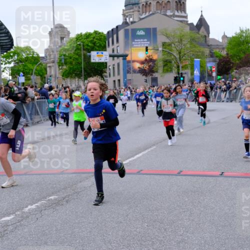 25.04.2026 - Das Zehntel Tim E. http://msf.ph/oto/9576580 25.04.2026 10:57:25 Ziel 5013, 5047, 5333, 5338, 5417, 5442, 5522, 5619, 5818, 5821, 5831, 5955, 6120, 6134, 6138, 6169, 6175, 6235, 6335, 6630, 6728, 6737, 6751, 6877, 6901, 7070, 7134, 7222, 7224, 7413, 7682, 7867, 8016, 8046, 8047 meine-sportfotos.de