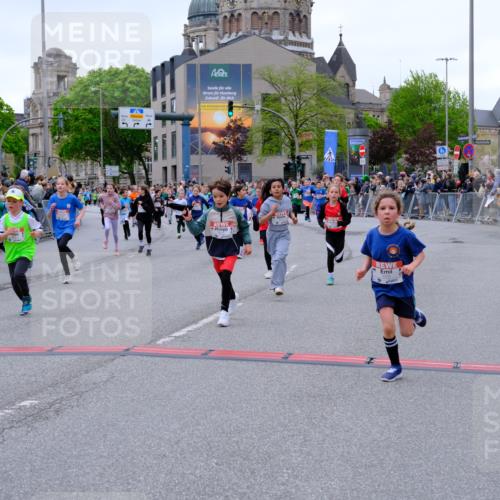 25.04.2026 - Das Zehntel Tim E. http://msf.ph/oto/9576582 25.04.2026 10:57:25 Ziel 5013, 5047, 5333, 5338, 5417, 5442, 5522, 5619, 5818, 5821, 5831, 5955, 6120, 6134, 6138, 6169, 6175, 6235, 6335, 6630, 6728, 6737, 6751, 6877, 6901, 7070, 7134, 7222, 7224, 7413, 7682, 7867, 8016, 8046, 8047 meine-sportfotos.de