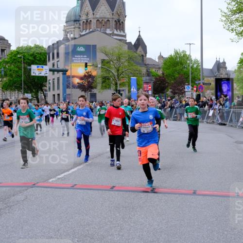 25.04.2026 - Das Zehntel Tim E. http://msf.ph/oto/9576625 25.04.2026 10:57:32 Ziel 5047, 5135, 5338, 5417, 5430, 5442, 5535, 5537, 5540, 5545, 5546, 5547, 5619, 5818, 5955, 5967, 6120, 6134, 6171, 6181, 6328, 6335, 6338, 6622, 6625, 6630, 6639, 6640, 6867, 6888, 6897, 6899, 6904, 7070, 7682, 7867, 7906, 8014, 8016, 8029, 8046, 8047 meine-sportfotos.de