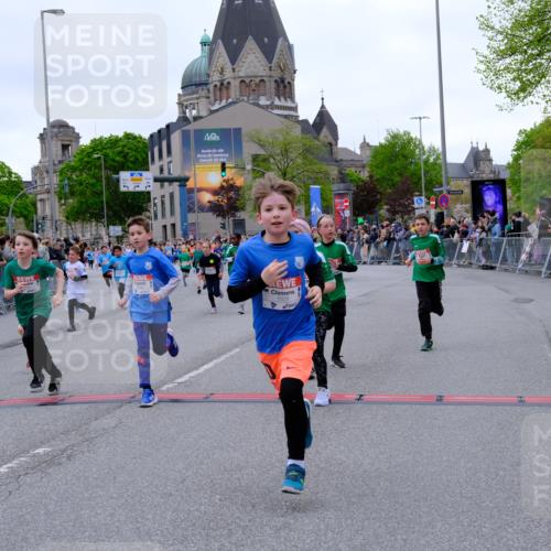 25.04.2026 - Das Zehntel Tim E. http://msf.ph/oto/9576627 25.04.2026 10:57:33 Ziel 5047, 5135, 5168, 5417, 5430, 5442, 5535, 5537, 5540, 5545, 5546, 5547, 5619, 5818, 5955, 5967, 6120, 6134, 6171, 6181, 6328, 6335, 6338, 6622, 6625, 6630, 6639, 6640, 6867, 6888, 6897, 6899, 6904, 7007, 7070, 7682, 7772, 7798, 7867, 7906, 8014, 8016, 8029, 8046, 8047 meine-sportfotos.de