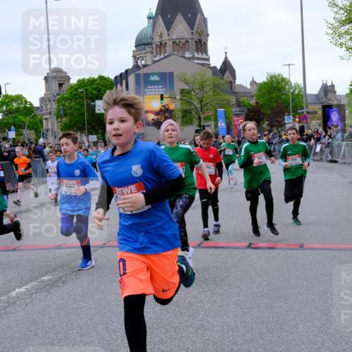 25.04.2026 - Das Zehntel Tim E. http://msf.ph/oto/9576631 25.04.2026 10:57:33 Ziel 5047, 5135, 5168, 5417, 5430, 5442, 5535, 5537, 5540, 5545, 5546, 5547, 5619, 5818, 5955, 5967, 6120, 6134, 6171, 6181, 6328, 6335, 6338, 6622, 6625, 6630, 6639, 6640, 6867, 6888, 6897, 6899, 6904, 7007, 7070, 7682, 7772, 7798, 7867, 7906, 8014, 8016, 8029, 8046, 8047 meine-sportfotos.de