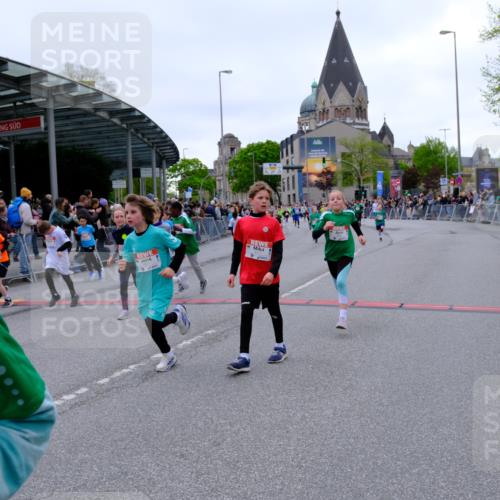 25.04.2026 - Das Zehntel Tim E. http://msf.ph/oto/9576636 25.04.2026 10:57:36 Ziel 5047, 5135, 5168, 5417, 5430, 5535, 5537, 5540, 5545, 5546, 5547, 5815, 5818, 5837, 5967, 6171, 6181, 6328, 6331, 6338, 6440, 6614, 6622, 6625, 6630, 6639, 6640, 6867, 6888, 6897, 6899, 6904, 7007, 7772, 7798, 7867, 7906, 8014, 8029, 8046, 8047 meine-sportfotos.de