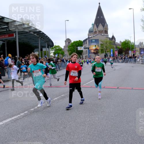 25.04.2026 - Das Zehntel Tim E. http://msf.ph/oto/9576637 25.04.2026 10:57:36 Ziel 5047, 5135, 5168, 5417, 5430, 5535, 5537, 5540, 5545, 5546, 5547, 5815, 5818, 5837, 5967, 6171, 6181, 6328, 6331, 6338, 6440, 6614, 6622, 6625, 6630, 6639, 6640, 6867, 6888, 6897, 6899, 6904, 7007, 7772, 7798, 7867, 7906, 8014, 8029, 8046, 8047 meine-sportfotos.de