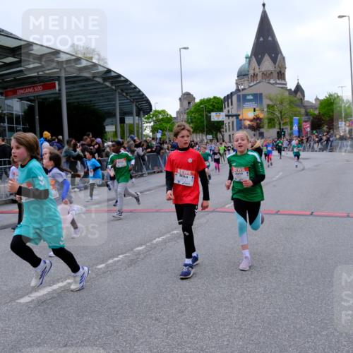 25.04.2026 - Das Zehntel Tim E. http://msf.ph/oto/9576640 25.04.2026 10:57:36 Ziel 5047, 5135, 5168, 5417, 5430, 5535, 5537, 5540, 5545, 5546, 5547, 5815, 5818, 5837, 5967, 6171, 6181, 6328, 6331, 6338, 6440, 6614, 6622, 6625, 6630, 6639, 6640, 6867, 6888, 6897, 6899, 6904, 7007, 7772, 7798, 7867, 7906, 8014, 8029, 8046, 8047 meine-sportfotos.de