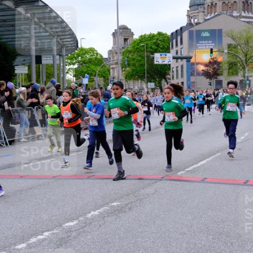 25.04.2026 - Das Zehntel Tim E. http://msf.ph/oto/9576660 25.04.2026 10:57:42 Ziel 5071, 5135, 5168, 5223, 5291, 5354, 5372, 5472, 5535, 5537, 5539, 5543, 5554, 5806, 5815, 5816, 5832, 5837, 6181, 6331, 6418, 6440, 6614, 6622, 6625, 6634, 6639, 6640, 6867, 6897, 6904, 6947, 7007, 7261, 7375, 7392, 7694, 7772, 7798, 8002, 8005 meine-sportfotos.de
