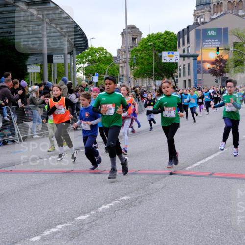 25.04.2026 - Das Zehntel Tim E. http://msf.ph/oto/9576662 25.04.2026 10:57:42 Ziel 5071, 5135, 5168, 5223, 5291, 5354, 5372, 5472, 5535, 5537, 5539, 5543, 5554, 5806, 5815, 5816, 5832, 5837, 6181, 6331, 6418, 6440, 6614, 6622, 6625, 6634, 6639, 6640, 6867, 6897, 6904, 6947, 7007, 7261, 7375, 7392, 7694, 7772, 7798, 8002, 8005 meine-sportfotos.de