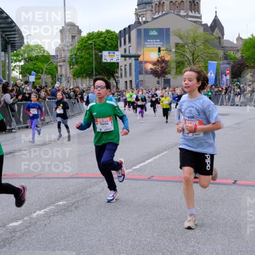 25.04.2026 - Das Zehntel Tim E. http://msf.ph/oto/9576669 25.04.2026 10:57:43 Ziel 5071, 5135, 5168, 5223, 5291, 5354, 5372, 5472, 5535, 5539, 5543, 5554, 5806, 5810, 5815, 5816, 5832, 5837, 6331, 6418, 6440, 6614, 6634, 6640, 6867, 6897, 6904, 6947, 7007, 7261, 7375, 7392, 7694, 7772, 7798, 7895, 8002, 8005 meine-sportfotos.de