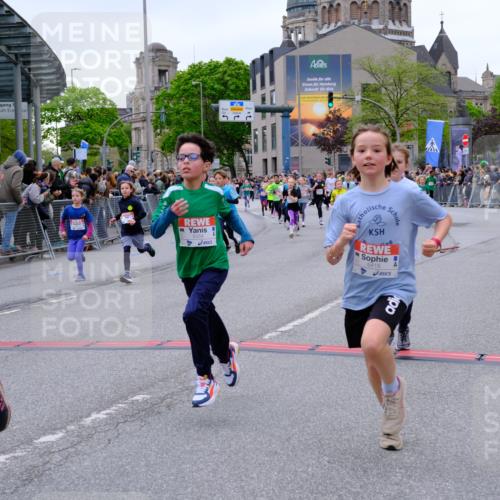 25.04.2026 - Das Zehntel Tim E. http://msf.ph/oto/9576670 25.04.2026 10:57:43 Ziel 5071, 5135, 5168, 5223, 5291, 5354, 5372, 5472, 5535, 5539, 5543, 5554, 5806, 5810, 5815, 5816, 5832, 5837, 6331, 6418, 6440, 6614, 6634, 6640, 6867, 6897, 6904, 6947, 7007, 7261, 7375, 7392, 7694, 7772, 7798, 7895, 8002, 8005 meine-sportfotos.de