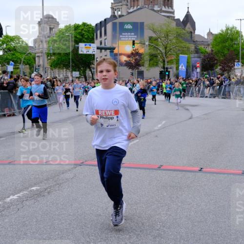 25.04.2026 - Das Zehntel Tim E. http://msf.ph/oto/9576673 25.04.2026 10:57:44 Ziel 5071, 5168, 5223, 5291, 5354, 5372, 5472, 5476, 5539, 5543, 5554, 5677, 5806, 5810, 5815, 5816, 5832, 5837, 6331, 6408, 6411, 6418, 6440, 6614, 6634, 6715, 6749, 6867, 6897, 6947, 7007, 7261, 7375, 7392, 7694, 7772, 7796, 7798, 7895, 8002, 8005 meine-sportfotos.de