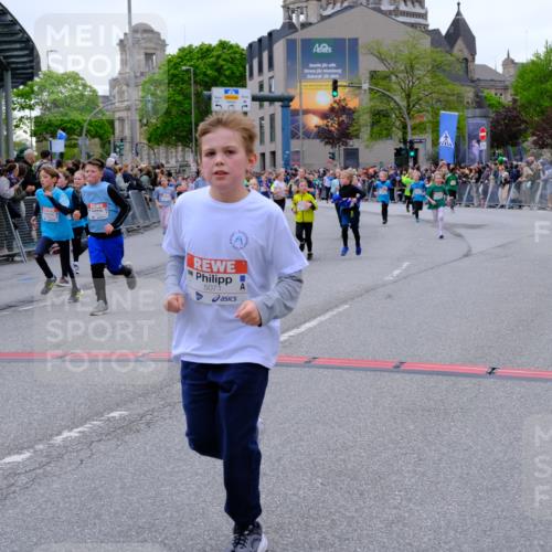 25.04.2026 - Das Zehntel Tim E. http://msf.ph/oto/9576675 25.04.2026 10:57:44 Ziel 5071, 5168, 5223, 5291, 5354, 5372, 5472, 5476, 5539, 5543, 5554, 5677, 5806, 5810, 5815, 5816, 5832, 5837, 6331, 6408, 6411, 6418, 6440, 6614, 6634, 6715, 6749, 6867, 6897, 6947, 7007, 7261, 7375, 7392, 7694, 7772, 7796, 7798, 7895, 8002, 8005 meine-sportfotos.de