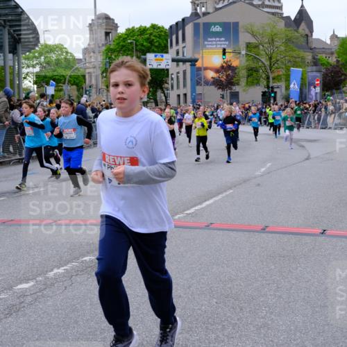 25.04.2026 - Das Zehntel Tim E. http://msf.ph/oto/9576676 25.04.2026 10:57:45 Ziel 5071, 5168, 5223, 5291, 5354, 5372, 5472, 5476, 5539, 5543, 5554, 5677, 5806, 5810, 5815, 5816, 5832, 5837, 6331, 6408, 6411, 6418, 6440, 6614, 6634, 6708, 6715, 6747, 6749, 6947, 7007, 7261, 7322, 7375, 7392, 7694, 7772, 7796, 7798, 7895, 8002, 8005 meine-sportfotos.de
