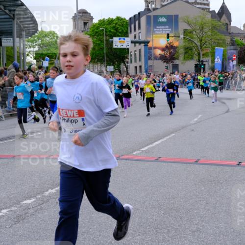25.04.2026 - Das Zehntel Tim E. http://msf.ph/oto/9576677 25.04.2026 10:57:45 Ziel 5071, 5168, 5223, 5291, 5354, 5372, 5472, 5476, 5539, 5543, 5554, 5677, 5806, 5810, 5815, 5816, 5832, 5837, 6331, 6408, 6411, 6418, 6440, 6614, 6634, 6708, 6715, 6747, 6749, 6947, 7007, 7261, 7322, 7375, 7392, 7694, 7772, 7796, 7798, 7895, 8002, 8005 meine-sportfotos.de