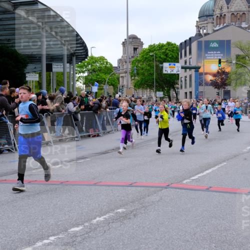 25.04.2026 - Das Zehntel Tim E. http://msf.ph/oto/9576679 25.04.2026 10:57:46 Ziel 5071, 5223, 5291, 5354, 5372, 5472, 5476, 5539, 5543, 5554, 5665, 5677, 5806, 5810, 5815, 5816, 5832, 5837, 6331, 6408, 6411, 6418, 6440, 6603, 6614, 6634, 6708, 6715, 6747, 6749, 6947, 7231, 7261, 7322, 7375, 7392, 7694, 7796, 7895, 8002, 8005 meine-sportfotos.de