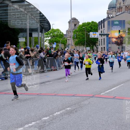 25.04.2026 - Das Zehntel Tim E. http://msf.ph/oto/9576680 25.04.2026 10:57:46 Ziel 5071, 5223, 5291, 5354, 5372, 5472, 5476, 5539, 5543, 5554, 5665, 5677, 5806, 5810, 5815, 5816, 5832, 5837, 6331, 6408, 6411, 6418, 6440, 6603, 6614, 6634, 6708, 6715, 6747, 6749, 6947, 7231, 7261, 7322, 7375, 7392, 7694, 7796, 7895, 8002, 8005 meine-sportfotos.de