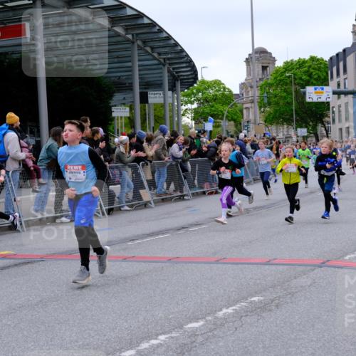 25.04.2026 - Das Zehntel Tim E. http://msf.ph/oto/9576682 25.04.2026 10:57:46 Ziel 5071, 5223, 5291, 5354, 5372, 5472, 5476, 5539, 5543, 5554, 5665, 5677, 5806, 5810, 5815, 5816, 5832, 5837, 6331, 6408, 6411, 6418, 6440, 6603, 6614, 6634, 6708, 6715, 6747, 6749, 6947, 7231, 7261, 7322, 7375, 7392, 7694, 7796, 7895, 8002, 8005 meine-sportfotos.de
