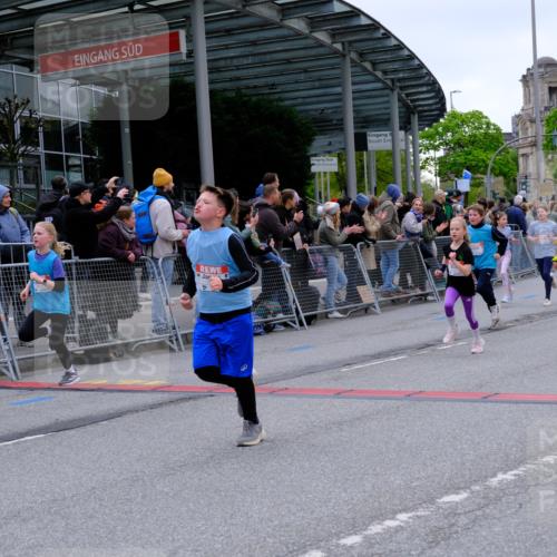 25.04.2026 - Das Zehntel Tim E. http://msf.ph/oto/9576684 25.04.2026 10:57:46 Ziel 5071, 5223, 5291, 5354, 5372, 5472, 5476, 5539, 5543, 5554, 5665, 5677, 5806, 5810, 5815, 5816, 5832, 5837, 6331, 6408, 6411, 6418, 6440, 6603, 6614, 6634, 6708, 6715, 6747, 6749, 6947, 7231, 7261, 7322, 7375, 7392, 7694, 7796, 7895, 8002, 8005 meine-sportfotos.de