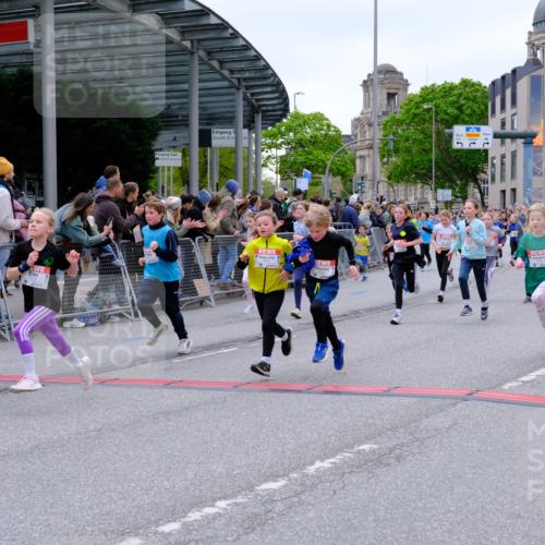25.04.2026 - Das Zehntel Tim E. http://msf.ph/oto/9576689 25.04.2026 10:57:47 Ziel 5002, 5071, 5223, 5291, 5354, 5372, 5472, 5476, 5539, 5543, 5554, 5665, 5677, 5806, 5810, 5815, 5816, 5832, 5837, 5973, 6331, 6408, 6411, 6418, 6603, 6634, 6708, 6715, 6747, 6749, 6947, 7037, 7231, 7242, 7261, 7322, 7375, 7392, 7694, 7796, 7895, 8002, 8005 meine-sportfotos.de