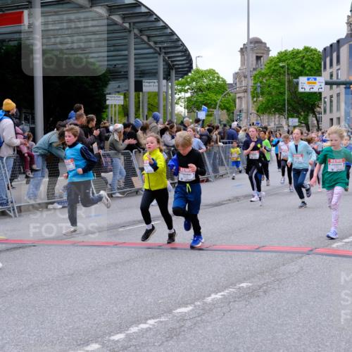 25.04.2026 - Das Zehntel Tim E. http://msf.ph/oto/9576691 25.04.2026 10:57:47 Ziel 5002, 5071, 5223, 5291, 5354, 5372, 5472, 5476, 5539, 5543, 5554, 5665, 5677, 5806, 5810, 5815, 5816, 5832, 5837, 5973, 6331, 6408, 6411, 6418, 6603, 6634, 6708, 6715, 6747, 6749, 6947, 7037, 7231, 7242, 7261, 7322, 7375, 7392, 7694, 7796, 7895, 8002, 8005 meine-sportfotos.de