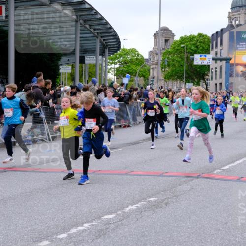 25.04.2026 - Das Zehntel Tim E. http://msf.ph/oto/9576693 25.04.2026 10:57:48 Ziel 5002, 5071, 5223, 5291, 5354, 5372, 5395, 5404, 5472, 5476, 5539, 5543, 5554, 5665, 5677, 5806, 5810, 5816, 5832, 5973, 6408, 6411, 6418, 6603, 6634, 6708, 6715, 6747, 6749, 6892, 6947, 7037, 7231, 7242, 7261, 7322, 7375, 7392, 7694, 7796, 7895, 8002, 8005 meine-sportfotos.de