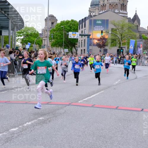 25.04.2026 - Das Zehntel Tim E. http://msf.ph/oto/9576696 25.04.2026 10:57:48 Ziel 5002, 5071, 5223, 5291, 5354, 5372, 5395, 5404, 5472, 5476, 5539, 5543, 5554, 5665, 5677, 5806, 5810, 5816, 5832, 5973, 6408, 6411, 6418, 6603, 6634, 6708, 6715, 6747, 6749, 6892, 6947, 7037, 7231, 7242, 7261, 7322, 7375, 7392, 7694, 7796, 7895, 8002, 8005 meine-sportfotos.de