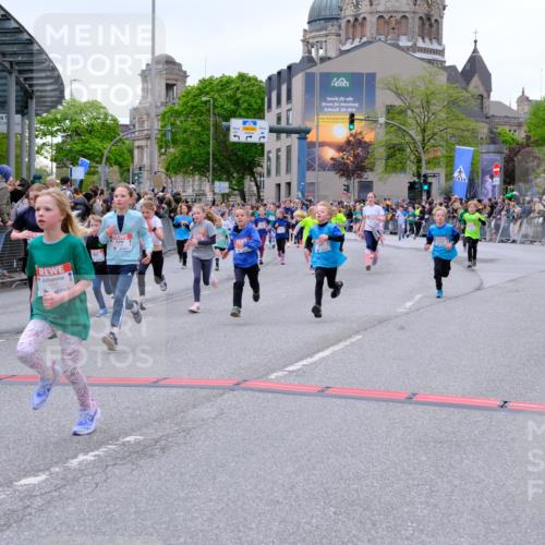 25.04.2026 - Das Zehntel Tim E. http://msf.ph/oto/9576698 25.04.2026 10:57:48 Ziel 5002, 5071, 5223, 5291, 5354, 5372, 5395, 5404, 5472, 5476, 5539, 5543, 5554, 5665, 5677, 5806, 5810, 5816, 5832, 5973, 6408, 6411, 6418, 6603, 6634, 6708, 6715, 6747, 6749, 6892, 6947, 7037, 7231, 7242, 7261, 7322, 7375, 7392, 7694, 7796, 7895, 8002, 8005 meine-sportfotos.de