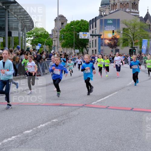 25.04.2026 - Das Zehntel Tim E. http://msf.ph/oto/9576703 25.04.2026 10:57:49 Ziel 5002, 5071, 5223, 5291, 5354, 5372, 5377, 5395, 5404, 5472, 5476, 5539, 5543, 5554, 5665, 5677, 5806, 5810, 5816, 5832, 5973, 6408, 6411, 6418, 6603, 6634, 6708, 6715, 6747, 6749, 6892, 6947, 7037, 7231, 7242, 7261, 7322, 7375, 7392, 7694, 7796, 7895, 8002, 8005 meine-sportfotos.de