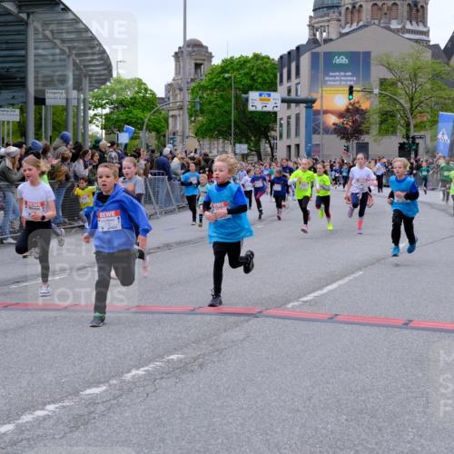 25.04.2026 - Das Zehntel Tim E. http://msf.ph/oto/9576707 25.04.2026 10:57:49 Ziel 5002, 5071, 5223, 5291, 5354, 5372, 5377, 5395, 5404, 5472, 5476, 5539, 5543, 5554, 5665, 5677, 5806, 5810, 5816, 5832, 5973, 6408, 6411, 6418, 6603, 6634, 6708, 6715, 6747, 6749, 6892, 6947, 7037, 7231, 7242, 7261, 7322, 7375, 7392, 7694, 7796, 7895, 8002, 8005 meine-sportfotos.de